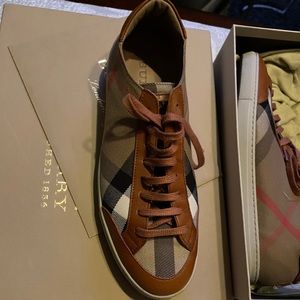 Burberry hart fields house check low top sneakers